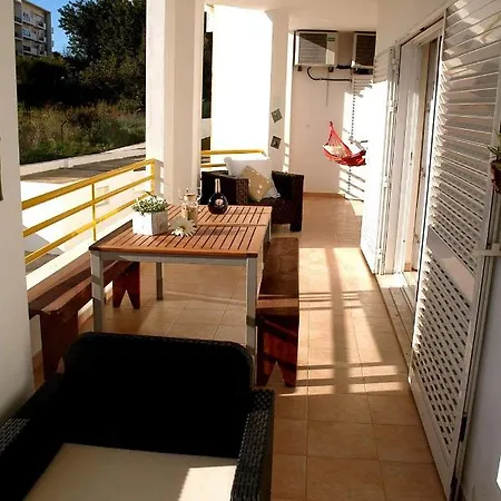Daisy Apartment